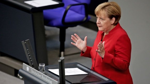 Angela Merkel im Bundestag bei der Generaldebatte