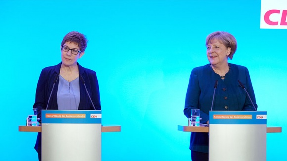 Annegret Kramp-Karrenbauer und Angela Merkel 