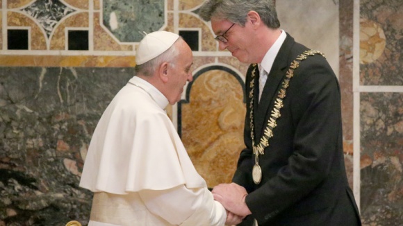 Papst Franziskus erhält Karlspreis